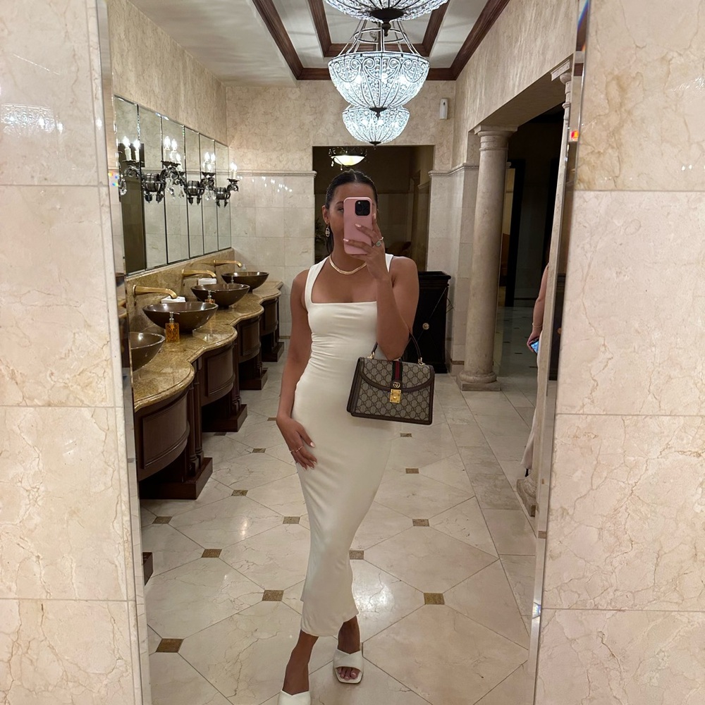 Elegant Cream Sleeveless Dress